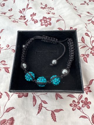 Pulsera ajustable con cuentas brillantes