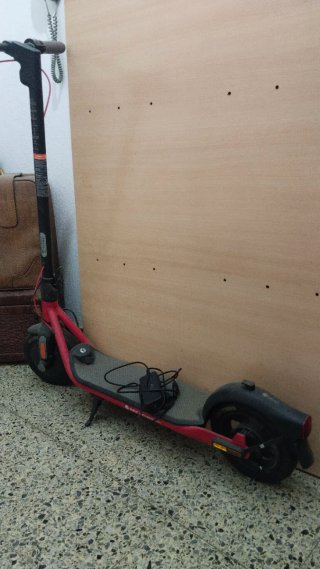 Patinete Eléctrico Rojo Ninebot