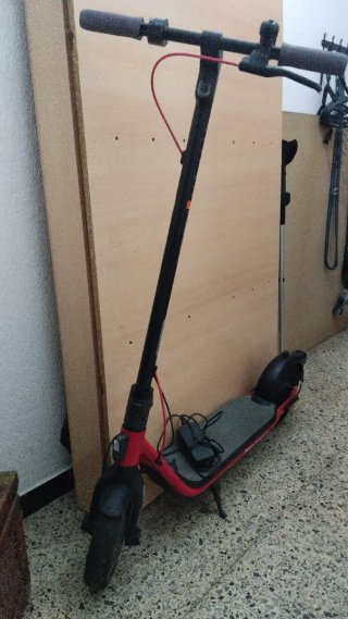 Patinete Eléctrico Rojo Ninebot