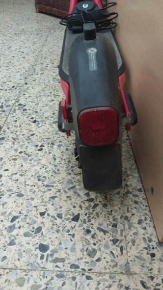 Patinete Eléctrico Rojo Ninebot