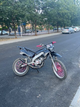 Motor Hispania Ryz Enduro/Motocross Negra/Rosa