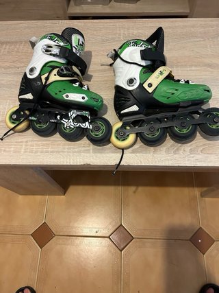 Patines en línea verdes