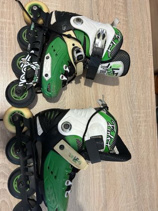 Patines en línea verdes