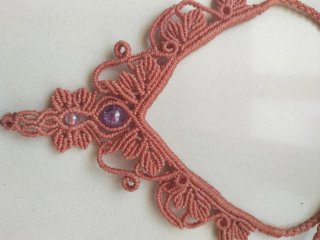 Collar macramé con piedras
