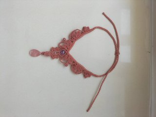 Collar macramé con piedras
