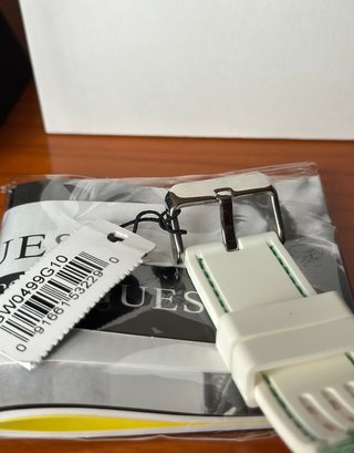 Reloj Guess Transparente Verde y Blanco