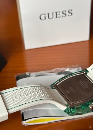 Reloj Guess Transparente Verde y Blanco