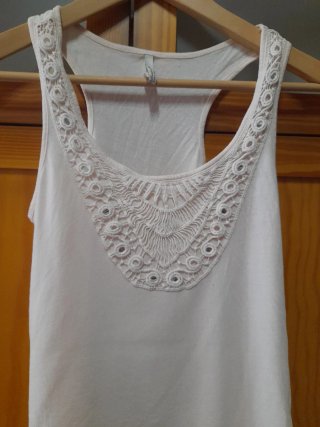 Camiseta tirantes blanca con detalles