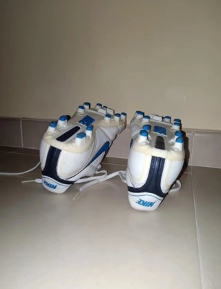 Botas de fútbol Nike Tiempo Blancas y Azules