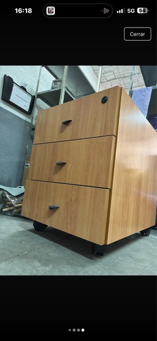 Cajonera de madera con 3 cajones