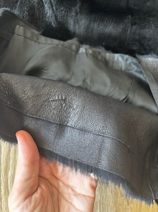 Falda negra con cinturón gris