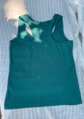 Camiseta deportiva verde