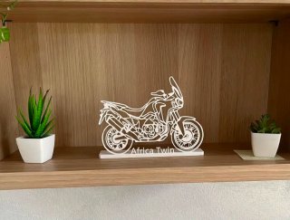 Decorazione in silhouette della moto Africa Twin