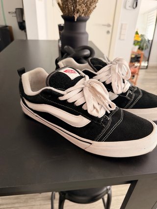 Zapatillas Vans Knu Skool Negras y Blancas