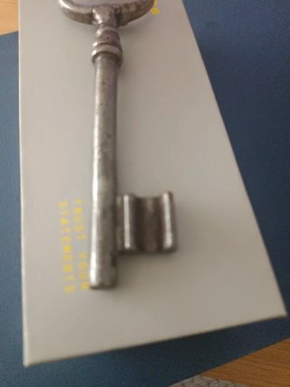 Llave antigua de metal