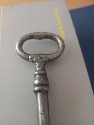Llave antigua de metal