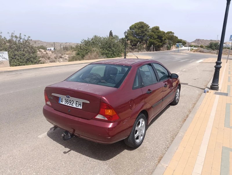 Ford Focus 2002 - foto 1