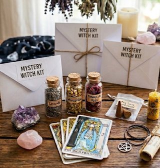 Kit completo di Streghe con tutto il necessario per le tue letture di tarocchi