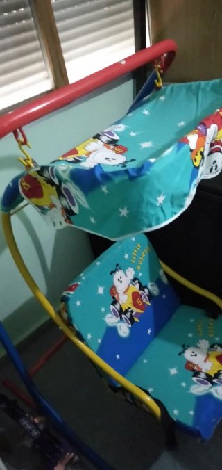 Columpio para bebé con estampado infantil