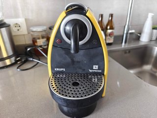 Cafetera Nespresso Krups Essenza Amarilla