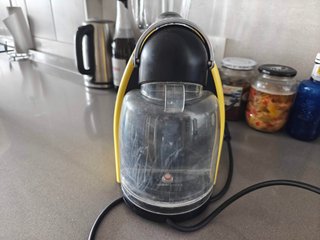 Cafetera Nespresso Krups Essenza Amarilla