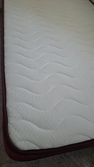 Cama individual con somier metálico