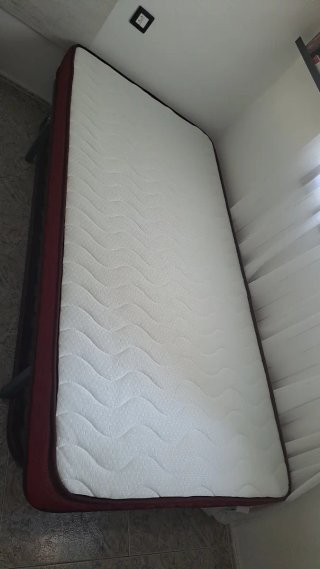 Cama individual con somier metálico
