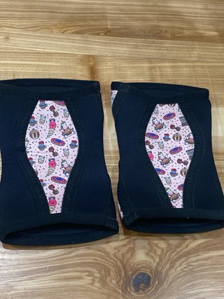 Rodilleras Train Like Fight Rainbow Cookie Talla S
