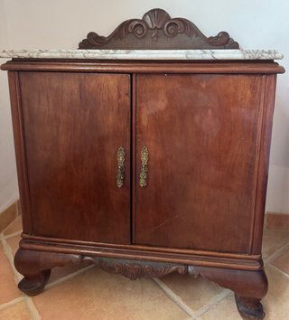 Habitación completa antigua de madera maciza