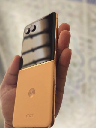Motorola Razr 50 Ultra 512GB  12 gb ram Dorado