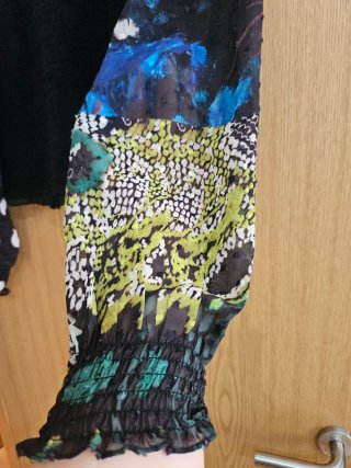 Camiseta Desigual Negra Manga Estampada