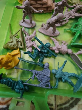 30 soldatini plastica anni '90