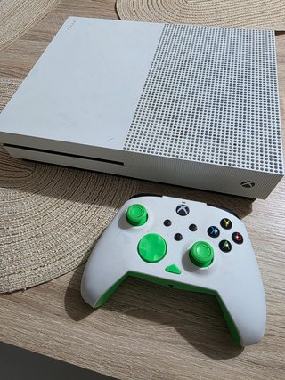 Xbox One S 1TB + Mando