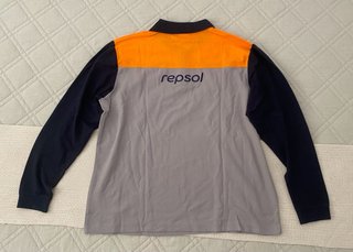 Polo de manga larga de Repsol.