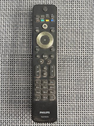 Televisor Philips 42” Full HD + Soporte pared