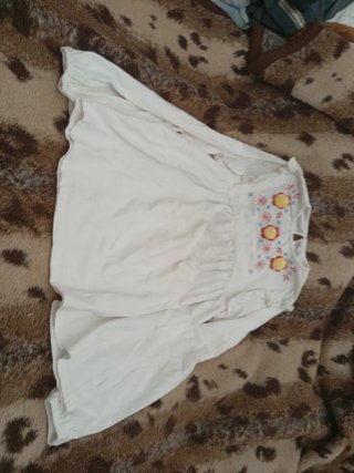 Blusa niña bordada flores