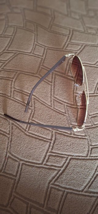 Gafas de sol aviador doradas y marrones