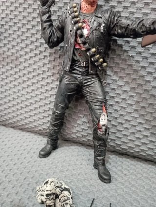 Action Figure T-800 Battle Damaged Mcfarlane Toys