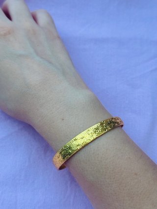 Bracciale placcato in oro con disegno