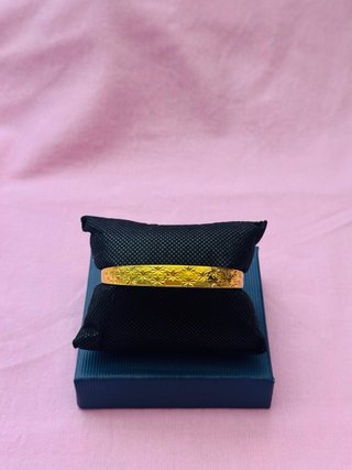 Bracciale placcato in oro con disegno