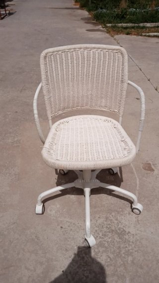 Sillón vintage mimbre y metal blanco