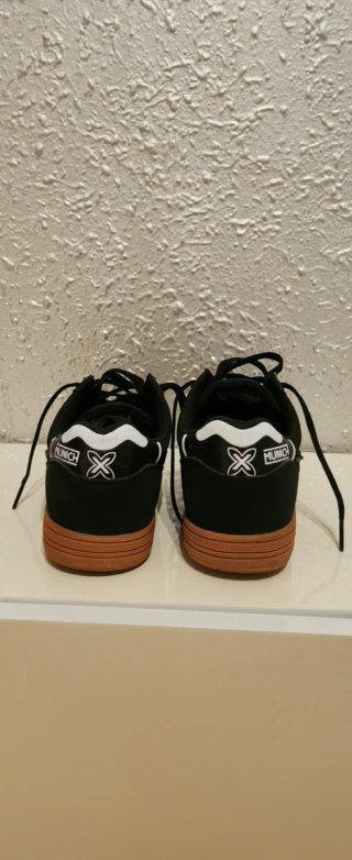 Zapatillas Munich Negras y Blancas