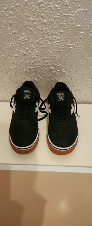 Zapatillas Munich Negras y Blancas