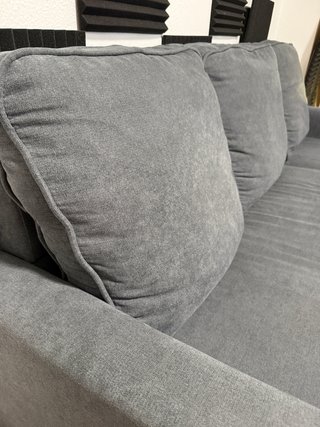Sofá 3 plazas gris con otomana