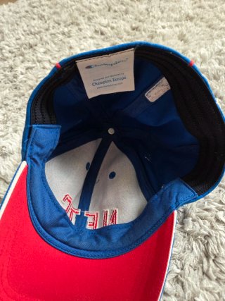 Cappello Blu con Scritta Rossa NETS