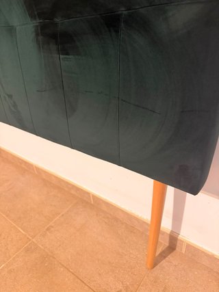 Cabecero terciopelo verde patas madera