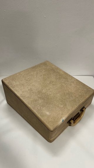 Máquina de escribir Olivetti Studio 45 con maleta