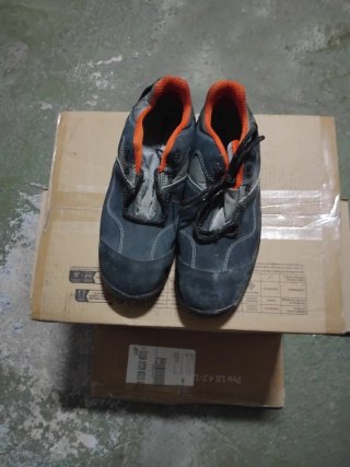 Botas de seguridad negras y naranjas talla 44