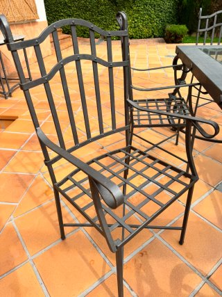 Mesa y 4 sillas de hierro forjado