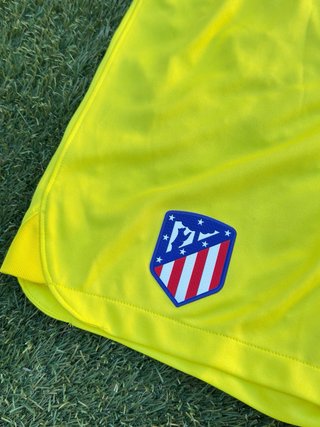 Pantalon Atletico de Madrid con etiquetas
